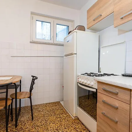 Apartment Cozy In Novigrad With Kitchen
